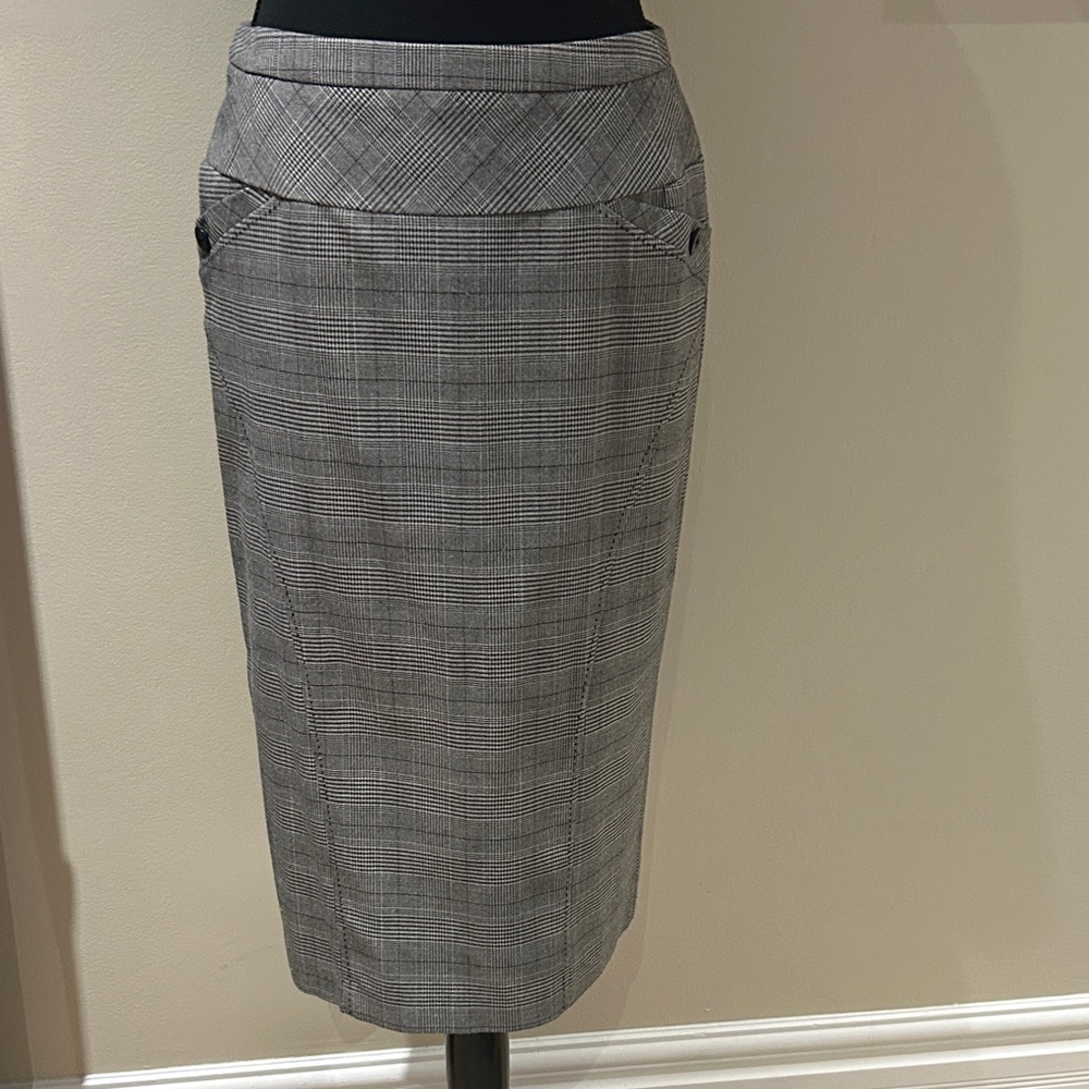 Chic Gray Checkered Women's Pencil Skirt from Chapter One